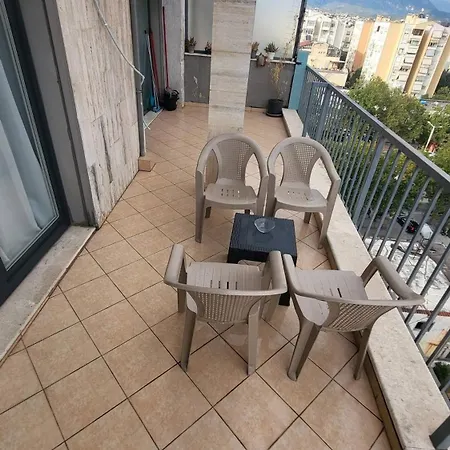 With Balcony And View تيرانا