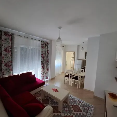 With Balcony And View Appartement Tirana